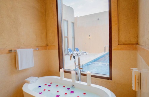Madinat Zayed Hotel | Western Hotel - Madinat Zayed