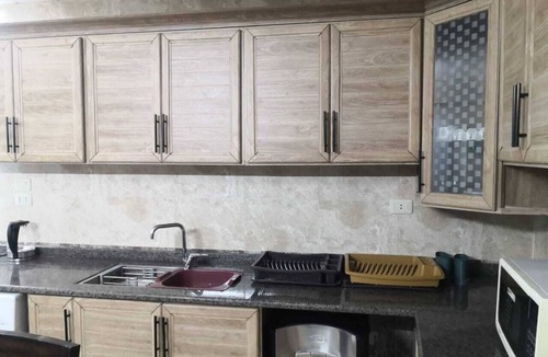 Jerash Apartment | White Tulips