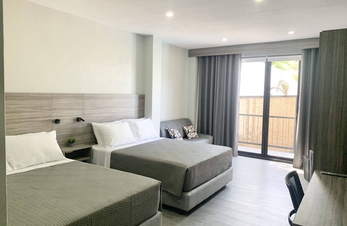 Tamarindo Apartment | Whitestone Parkview Tamarindo 2 queen bed studio w/kitchen 7 min walk to beach