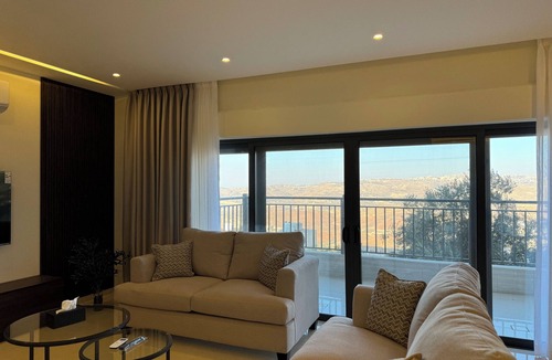 Suwailih Apartment | with a scenic view 3-bedroom apartment in peaceful Mahis with many amenities