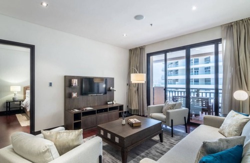 Palm Jumeirah Apartment | World Class | 1BR | Modern in Royal Amwaj