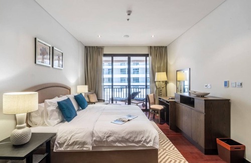 Palm Jumeirah Apartment | World Class | 1BR | Modern in Royal Amwaj