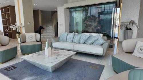 Palm Jumeirah Villa | World Class 6 BDR Villa In Signature Palm