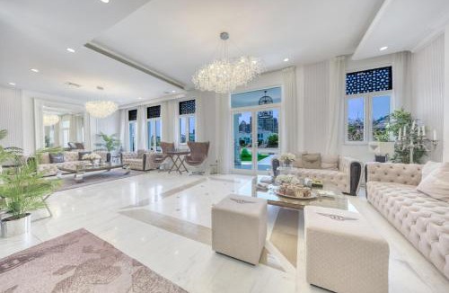 Palm Jumeirah Villa | World Class Luxurious 6 BDR Villa In Palm Jumeirah