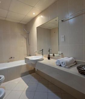 Al Hamra Village Apartment | Wynn Casino and Sea view 3-BHK Penthouse