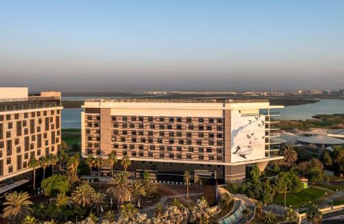 Abu Dhabi Resort | Yas Plaza Bay by IHG