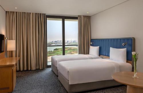 Abu Dhabi Resort | Yas Plaza Bay by IHG