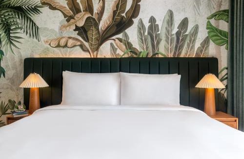 Abu Dhabi Resort | Yas Plaza Mangroves by IHG