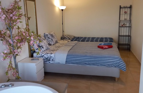 Haifa Apartment | Yefe nof panoramic 3 room flat by Carmel centre
