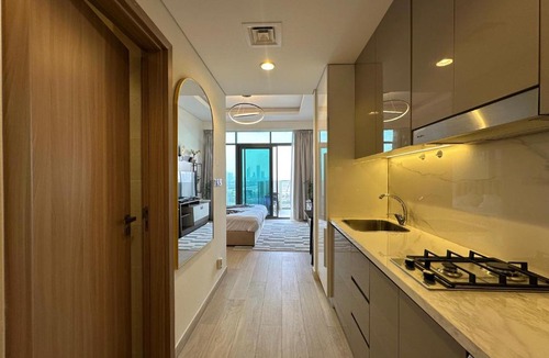 Jadaf Apartment | Yogi - Studio with Creek Views in Al Jaddaf & Pool