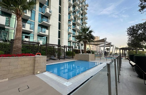 Jadaf Apartment | Yogi - Studio with Creek Views in Al Jaddaf & Pool