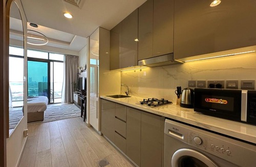 Jadaf Apartment | Yogi - Studio with Creek Views in Al Jaddaf & Pool