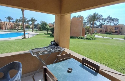 Makadi Bay Ski Chalet | Your Dream Vacation Home – Sleeps 4, Private BBQ, 5★ Resort Perks!