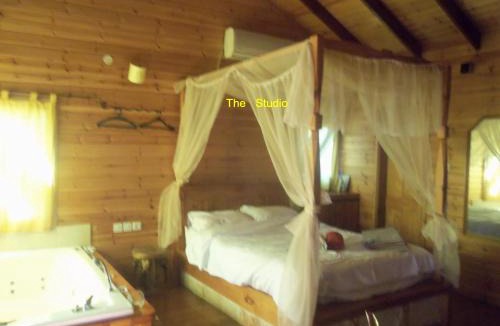 Manot Cabin | Zimmer Frey Manot