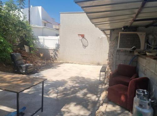 בית קרקע לנופש עם חצר גדולה במרכז קרית שמונה