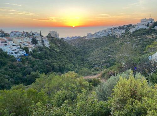 חופשה שקטה בכרמל נוף לים, שקיעות וחניה חינם