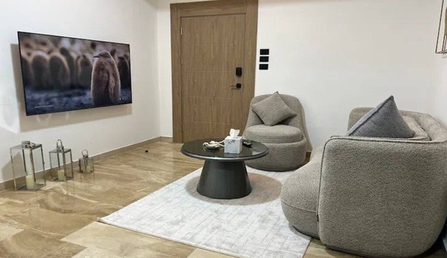 #1 Amazing and Modern Apt. Near US Embassy, Abdoun