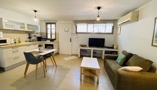 1 bedroom with a garden - REF01