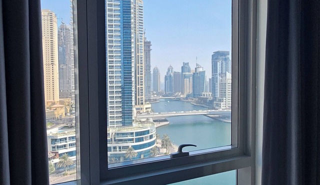 1 BR w/balcony in Bay Central Towers. 5 min to the beach! Full Marina view