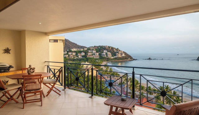 10th Floor Beachfront Luxury Condo Bayview Grand in Ixtapa