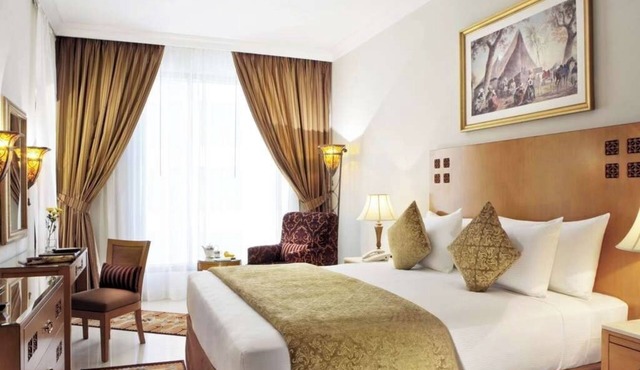 1BR City Apt | Mercure BH | Metro Facing, Pool + Gym | 2 Units