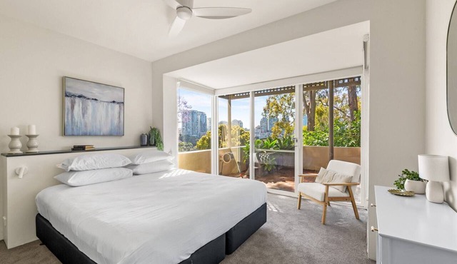 2-Bed Harbourside Home with Views in Fab Location in McMahons Point