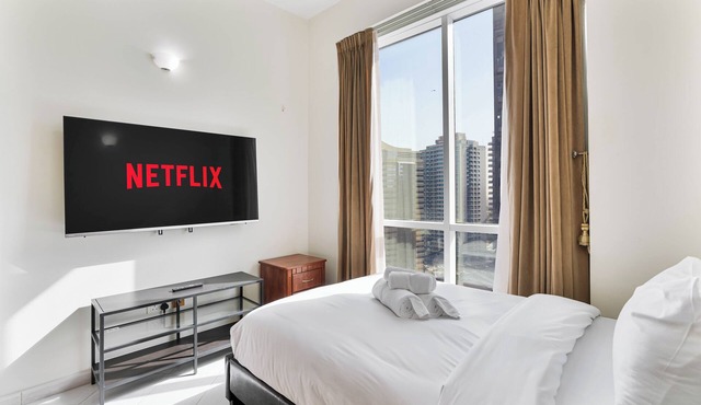 2-Bedroom Haven with Canal View near The Els Club