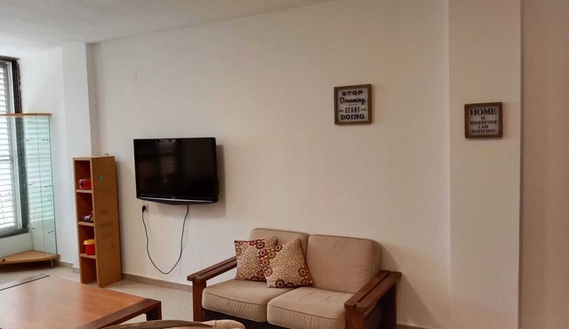 2 bedrooms Apartment, clean, neat and cozy in Rishon LeZion center!