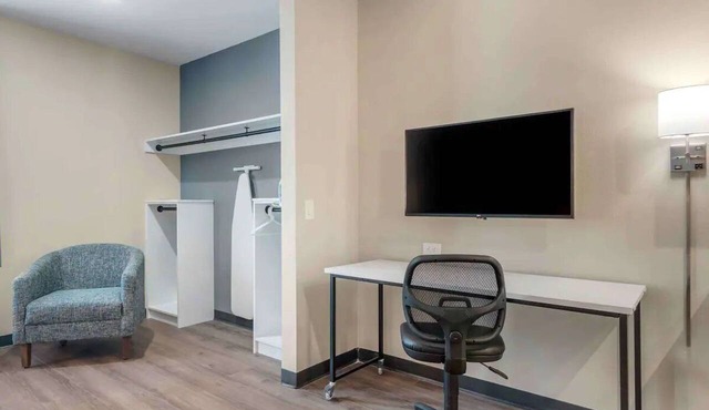 2 Efficient Rooms for McDonough Stays | 3.8 Mi from Trampoline & Adventure Park in McDonough