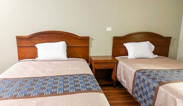 2 Full Beds Non-Smoking in Valdosta GA