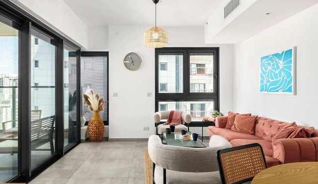 24th Floor 3BR Tower | Sea & City View | Mamad