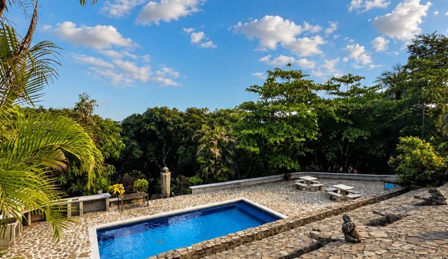27 people, 7 villas, 3 Pools, Near National Park. Wellness & work groups Welcome
