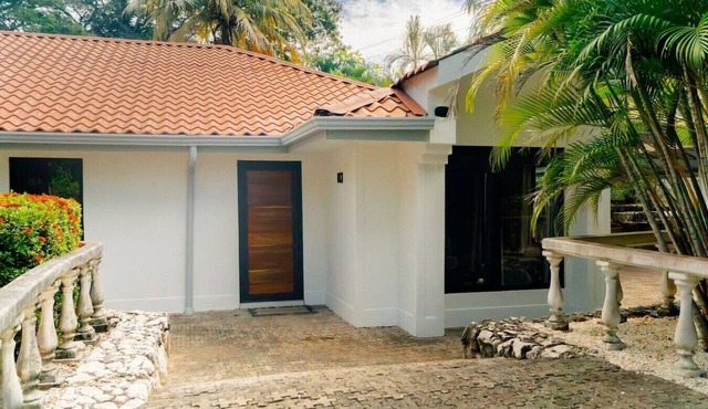 2BR, 2BA Family Home/2 Min Drive to Coco Beach & Town/Grill & Shared Pool