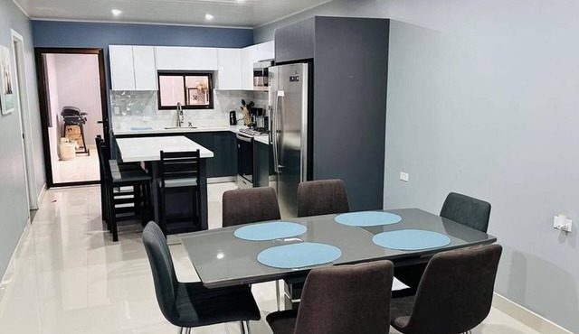 3 bed 2 Bath 15 min From Airport in San Juan