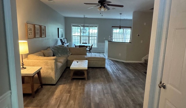 3 BR 2.5 BA Updated TH fully stocked in quiet neighborhood nearDT Duluth and I85 in Duluth