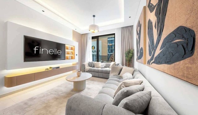 3BR Oasis nr Circle Mall | Sauna, Gym & Pool