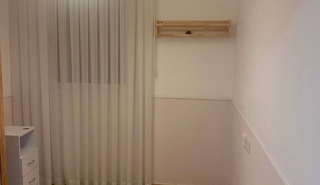 4-bedroom apartment. Clean, with a lot of space, light. next to shopping centre