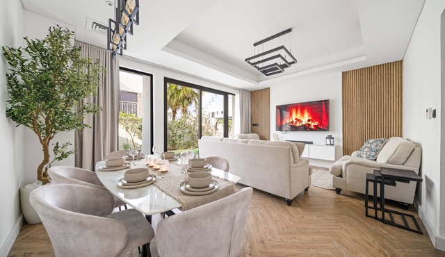 4 Bedroom Villa - Modern and Upgraded- Damac Hills 2