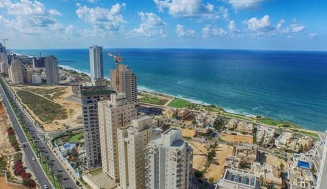 5 bedroom condo near the beach in Netanya, Israel!n