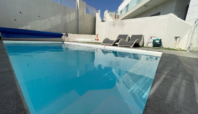 5 minutes to the Red Sea! Great house with heated swimming pool