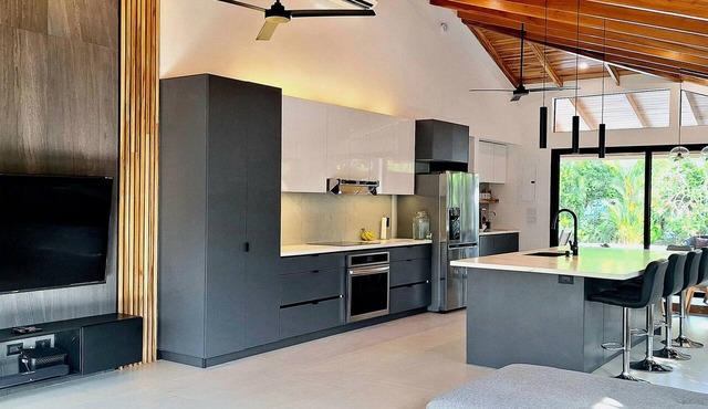 5-Star Luxury Villa· Private Pool· 1 Block to Beach·Perfect for Large Families