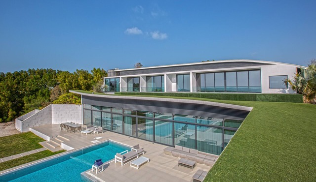 6 Bedroom Luxury Mansion, Private Island, Private Beach and Pool