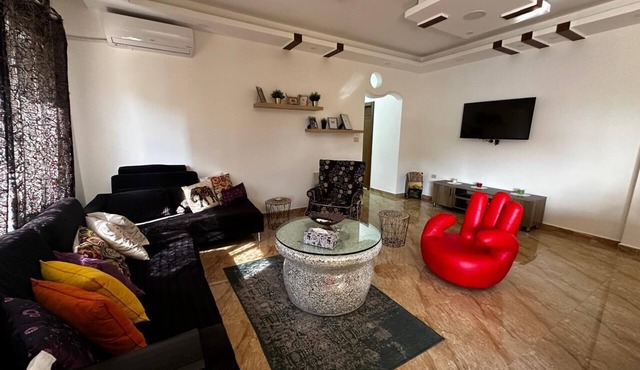 7-2 Charming 2-bedroom apt in Quiet Building near Shopping, Hospital, Mosque