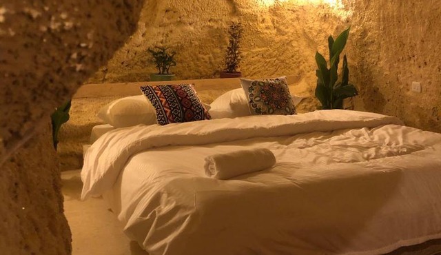 7 Caves Hotel