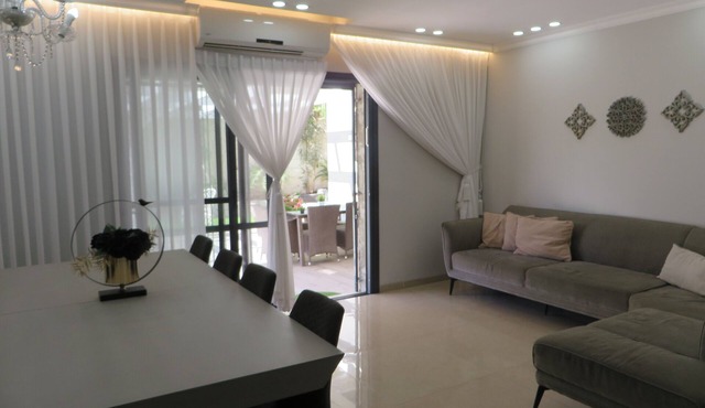 A Luxurious Garden apartment with another private unit attached