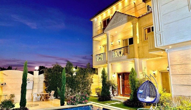 A Luxury Hilltop Lake Villa Private Pool Escape in Ekeingy Maryout