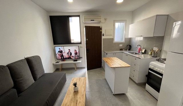 A new and spacious apartment with a private yard and jacuzzi