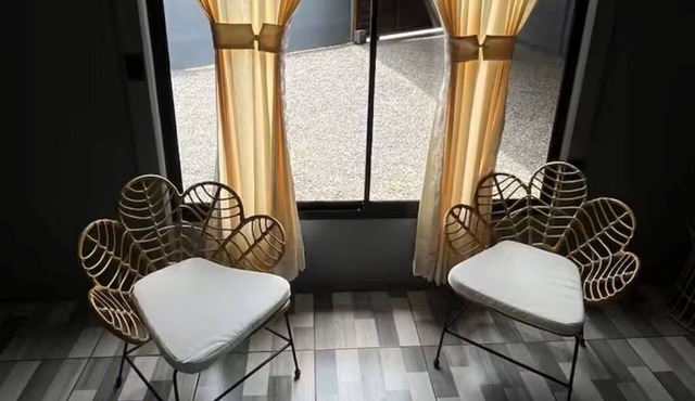 Adorable 1-bedroom cabin with AC in beautiful San Carlos