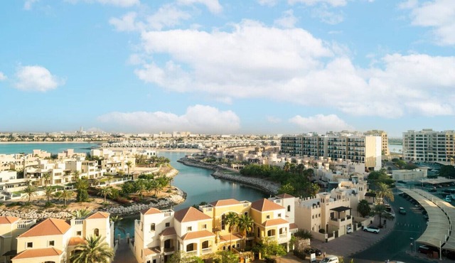 Al Hamra Beachfront 1BR – Sea View, Pool, Gym & Marina Access