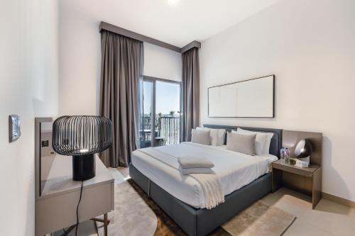 ALiving Elegant 1BR Apartment with Balcony I MAG960